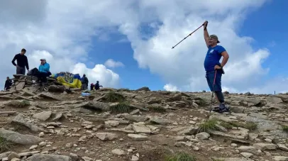 військовий на протезі, піднявся на Говерлу