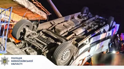 Уночі рейсовий автобус Дніпро - Одеса потрапив в автотрощу: троє загиблих