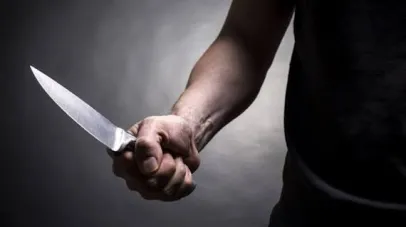 На Криворіжжі чоловік ударив ножем співмешканку – його затримали поліцейські
