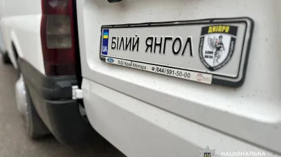«Білі Янголи» евакуювали маломобільного дідуся з прифронтового села на Нікопольщині