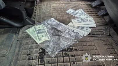 Мешканку Дніпропетровщини затримали за продаж авто для військових