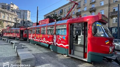 У Дніпрі презентували перші в Україні панорамні трамвайні вагони 