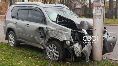 Смертельна аварія у Кривому Розі: водій врізався в електроопору