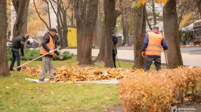 У Дніпрі триває осіннє прибирання зелених зон у межах акції #Чистий_Дніпро