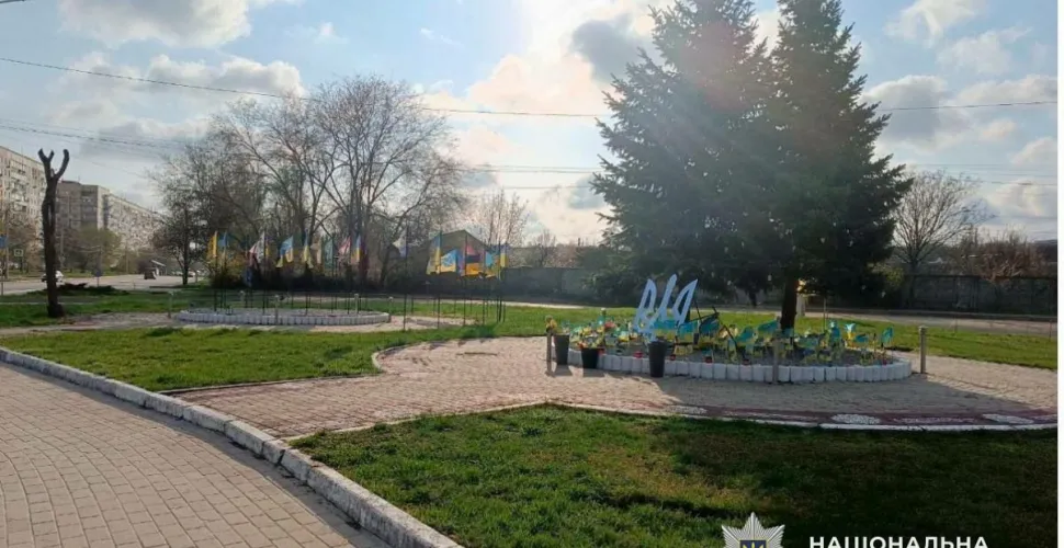 пошкодження, меморіальне місце, прапори