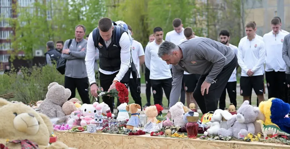 Футболісти клубу «Шахтар» на місці трагедії у Кривому Розі