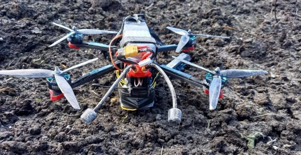 удар FPV-дрону, пострадалі