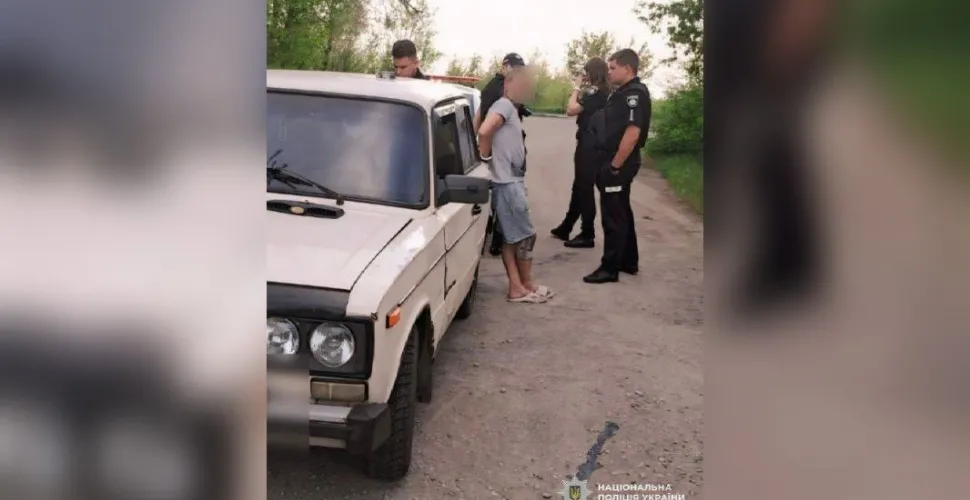 водій