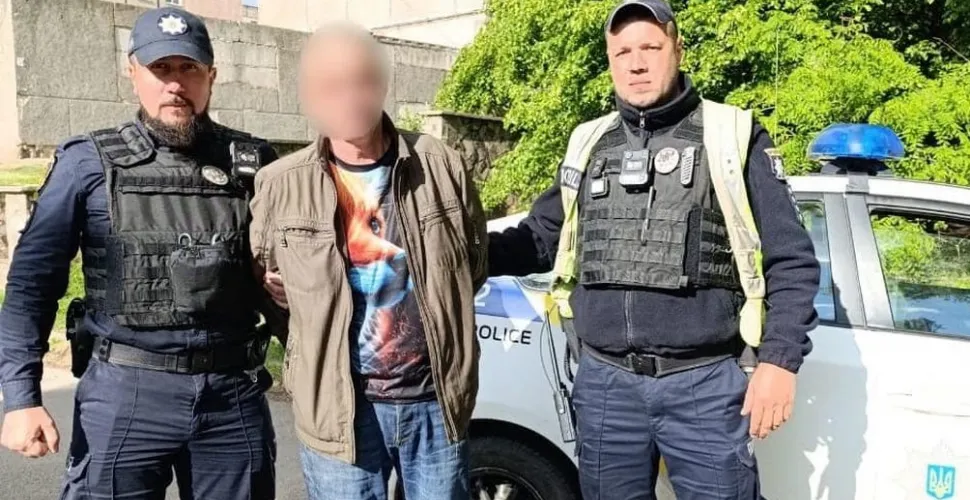У Кривому Розі грабіжник в під’їзді напав на жінку