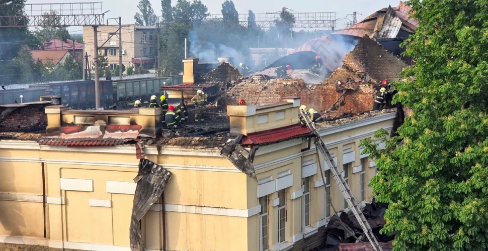 пожежа, вокзал, дах