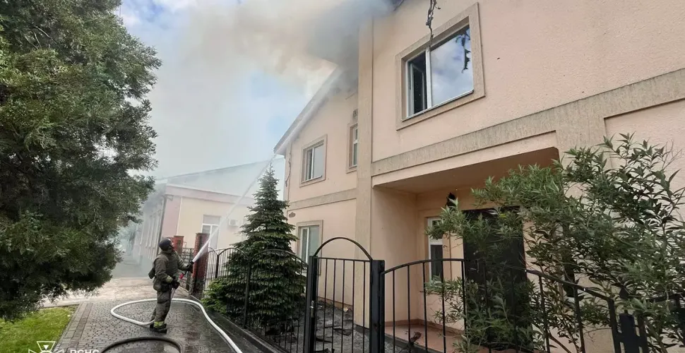 Ранковий обстріл Нікополя: сталася пожежа в житловому будинку