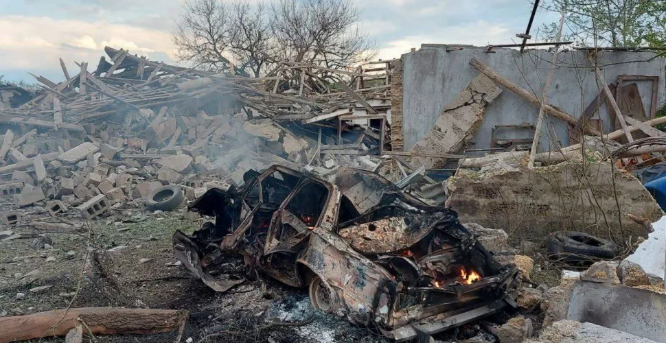 Російські війська обстріляли Великомихайлівську громаду: є поранені та руйнування