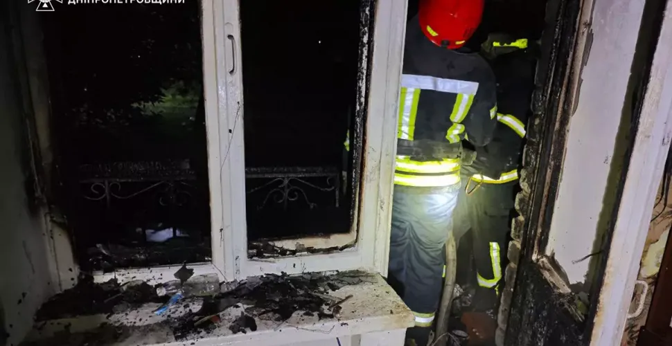 На Дніпропетровщині рятувальники зі ніч ліквідували дві пожежі та евакуювали 11 людей