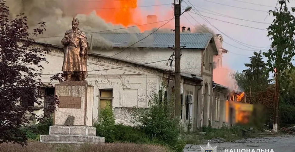 Поліція фіксує наслідки ворожих атак: поранено двоє цивільних, зруйновано десятки об’єктів