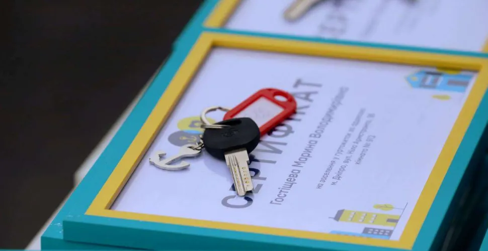 Переселенці з Маріуполя отримали сертифікати на житло у Дніпрі