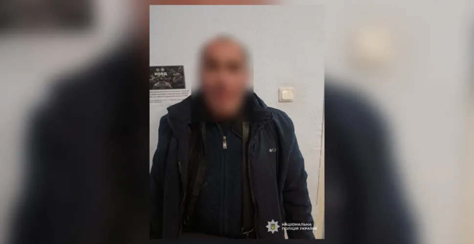 На Лівобережжі чоловік відкрив вогонь у магазині з переробленого пістолета