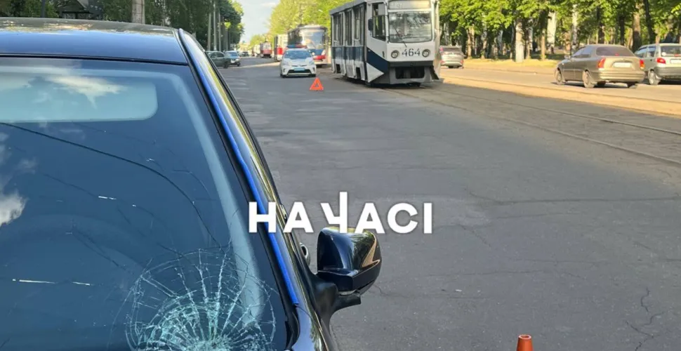 У Кривому Розі водій легковика збив дитину на трамвайній зупинці