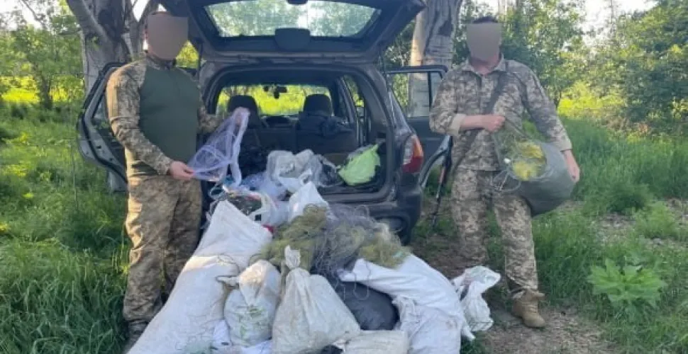 Дніпропетровський рибпатруль передав на потреби ЗСУ браконьєрські сітки