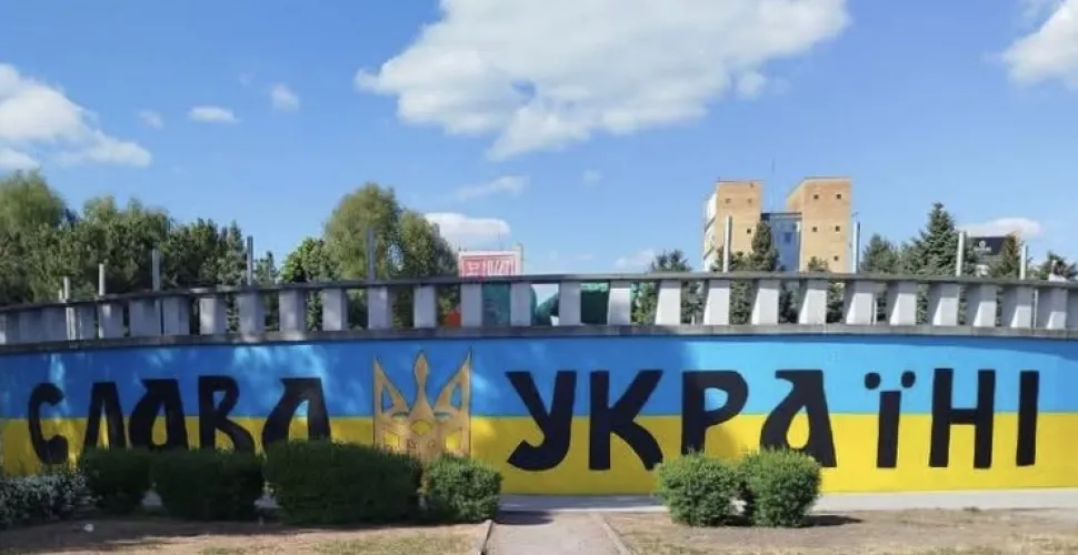 Молодь Дніпра оновила мурал на Сонячній набережній