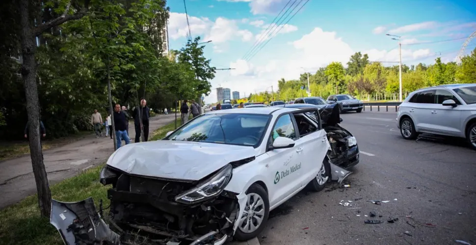 Серйозна аварія у Дніпрі за участю чотирьох автівок