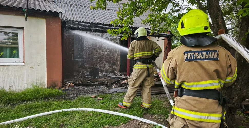Двох людей врятували вогнеборці на пожежі Дніпровському районі