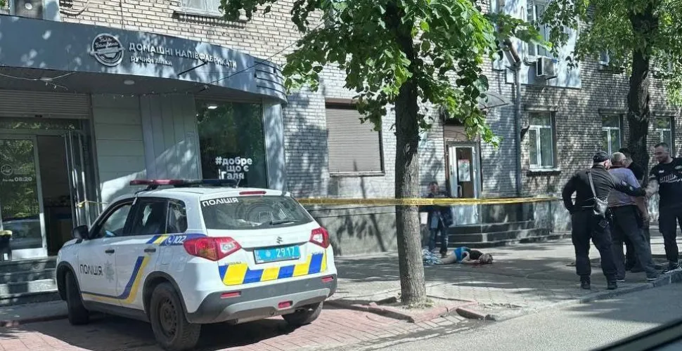 У центрі Дніпра жінка випала з вікна четвертого поверху
