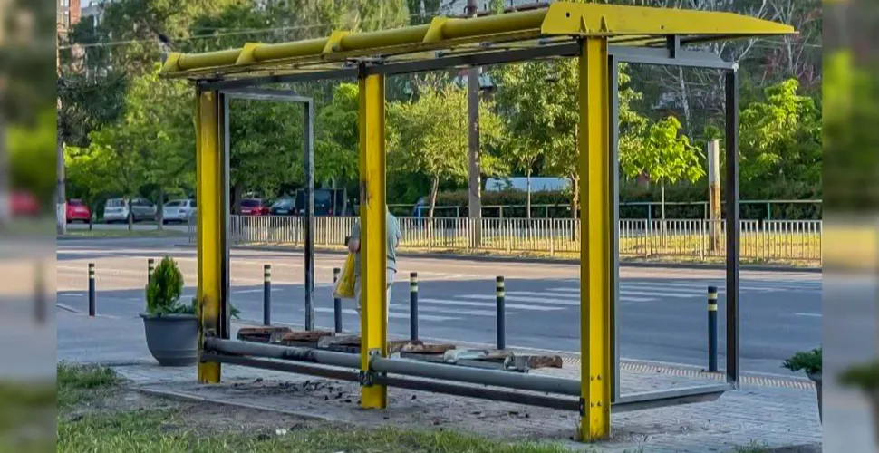 народний меморіал, зупинка, іграшки
