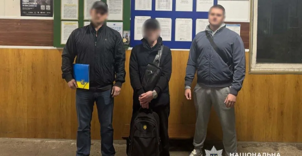 Поліцейські Дніпропетровщини видворили з України нелегального мігранта