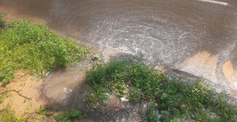 прорив труби, вода, водні перешкоди