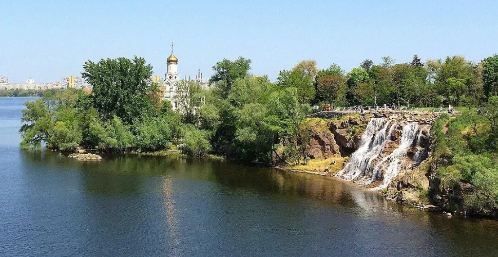 Монастирський острів, вода, водопостачання