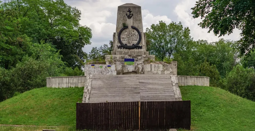 демонтаж, гармати, монумент