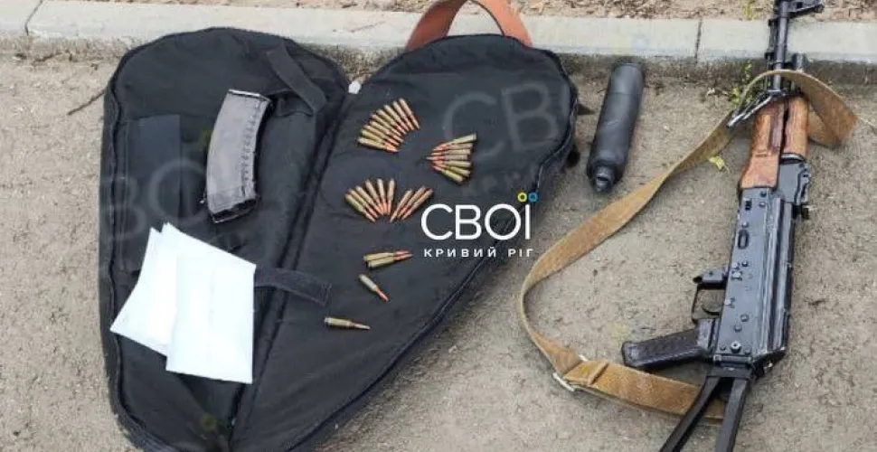 Рюкзак зі зброєю у квітнику знайшов чоловік у Кривому Розі