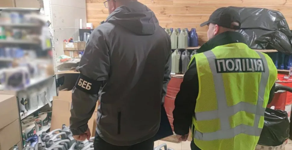 На Дніпропетровщині викрили незаконний цех виробництва моторних олив