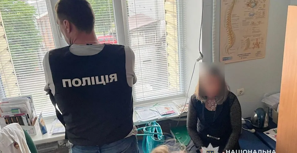 Поліцейські Дніпра викрили лікарку на вимаганні та одержанні неправомірної вигоди