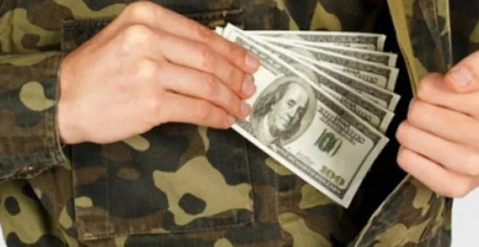 Троє військових посадовців вимагали хабарі у підлеглих тиловиків