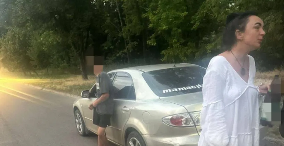 «Супермама» з Камʼянського посадила підлітка за кермо своєї автівки і пʼяна їхала разом з ним