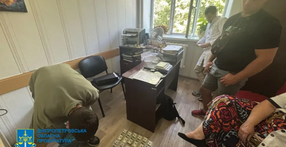 підробка документів для військовозобов'язаних, затримали лікарів у Дніпрі
