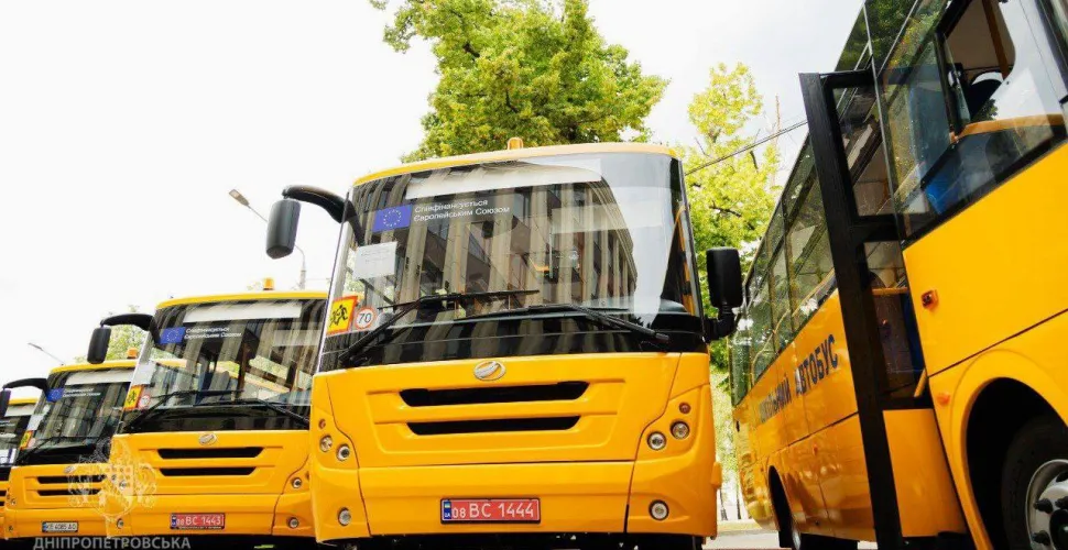 шкільні автобуси, навчальні заклади Дніпропетровщини
