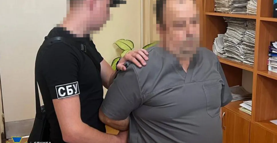 У Дніпрі посадовців районного ТЦК піймали на хабарі