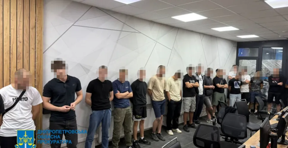 На Дніпропетровщині припинили діяльність 31 шахрайського кол-центру