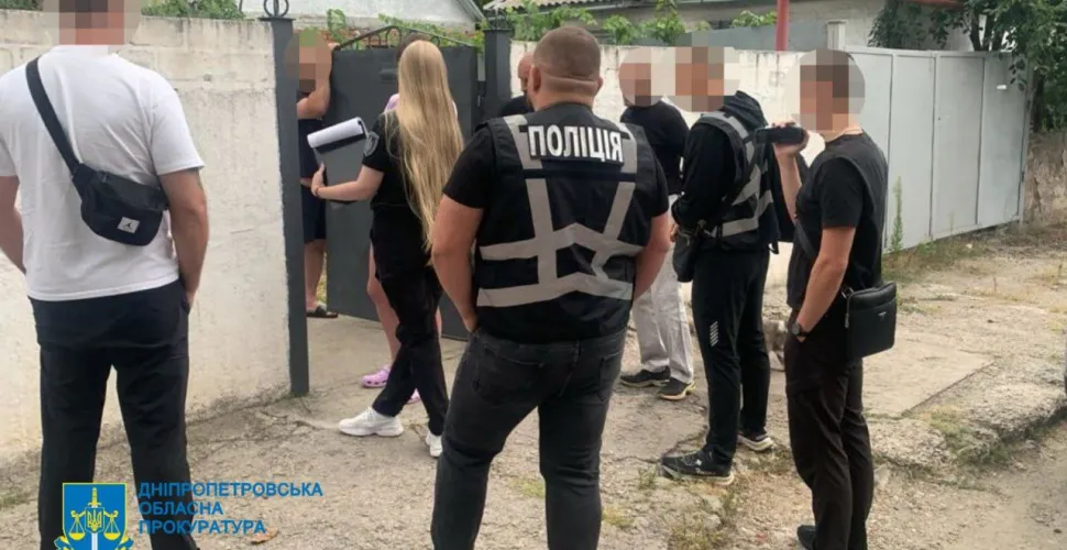 Співробітник поліції на Дніпропетровщині організував незаконну порубку дерев
