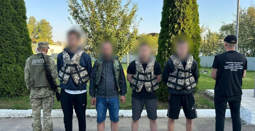 Пострілами зупинили групу чоловіків біля кордону, серед них – наш земляк