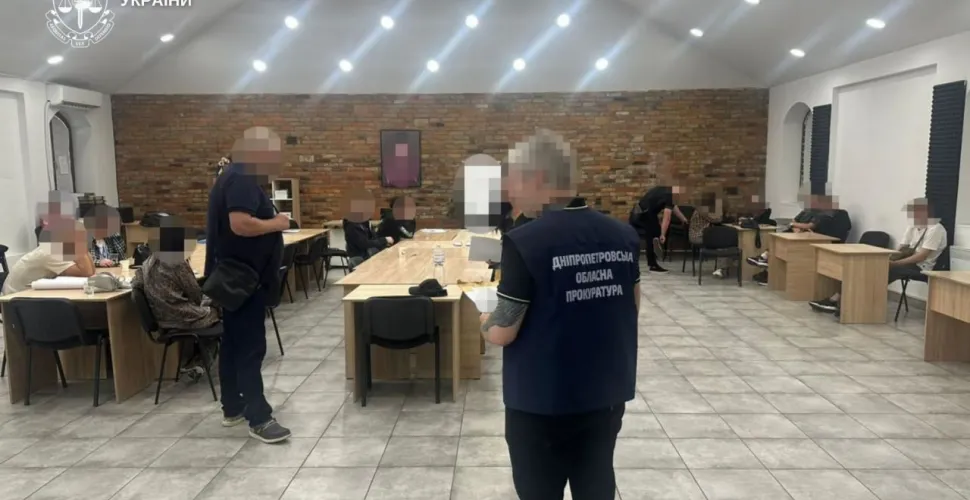 Прокурори припинили діяльність 11 шахрайських кол-центрів у Дніпрі