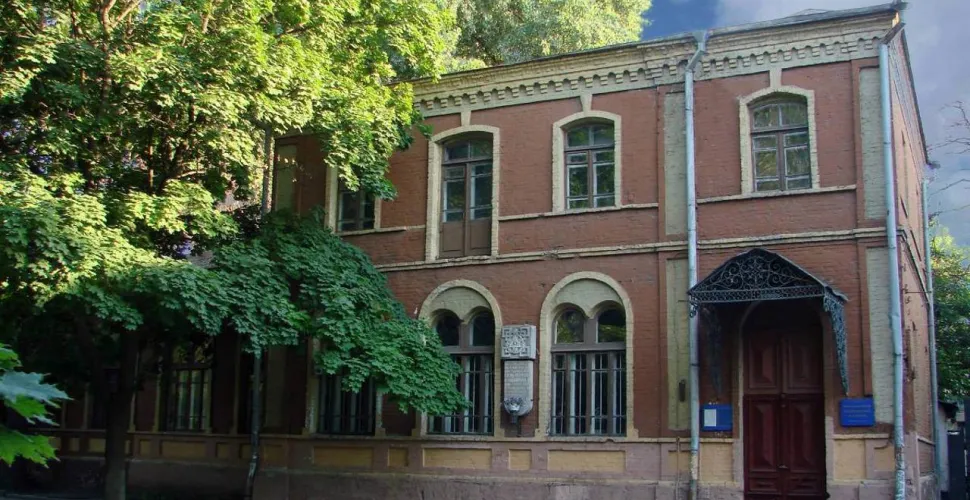 У Дніпрі відкриють скульптуру «Сфінкс ХІХ століття. Портрет Олени Блаватської»