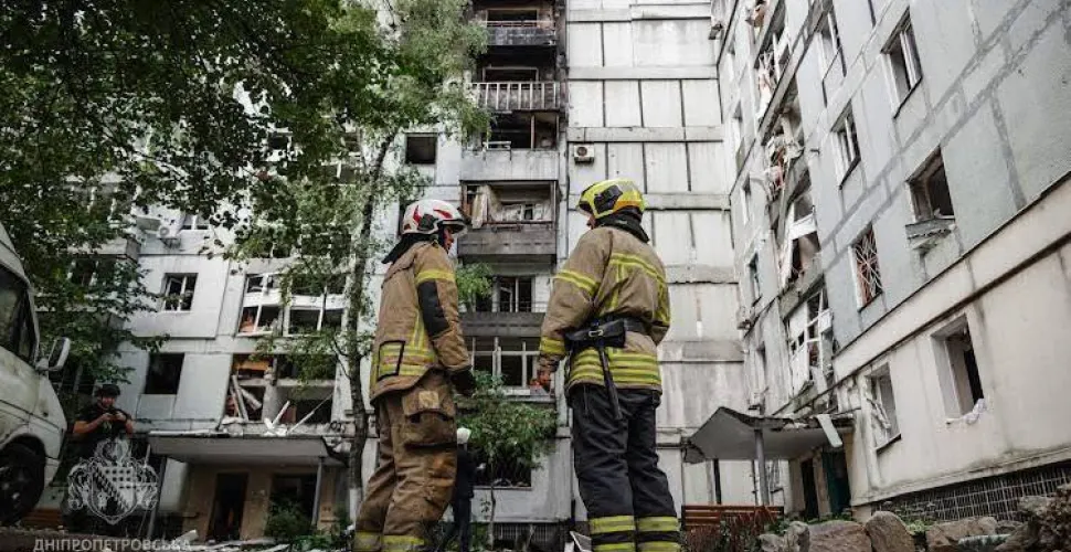 У Дніпрі та Нікопольському районі ліквідують наслідки масованої атаки