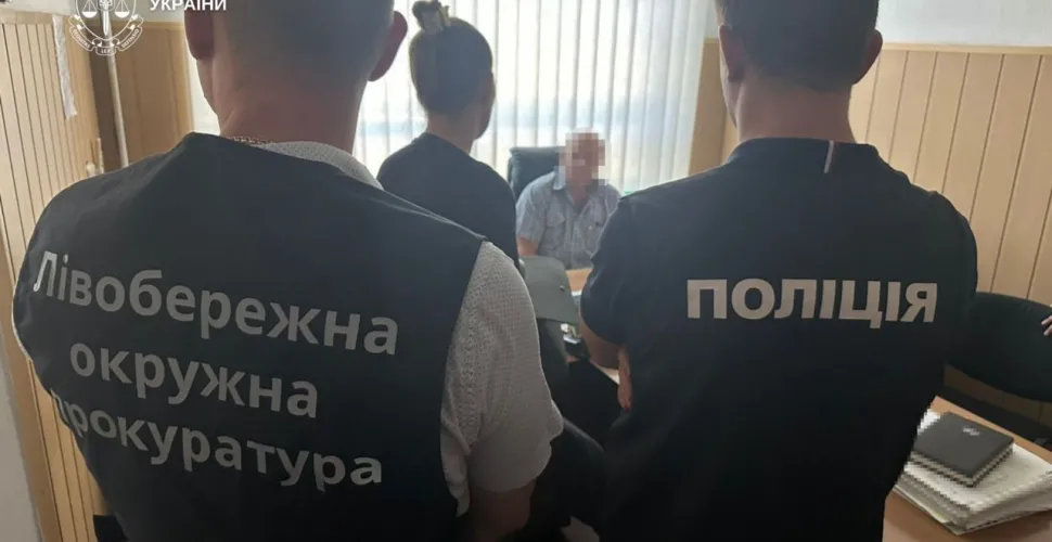 У Дніпрі представник приймальної комісії університету та інженер брали хабарі за вступ до ВУЗу