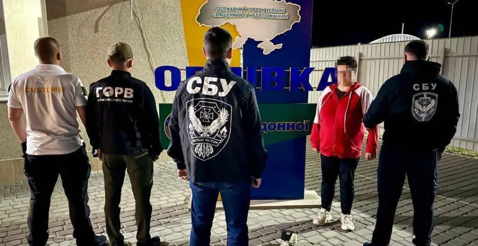 Жінка з Кривого Рогу хотіла перетнути кордон з пів кіло наркотиків у валізі