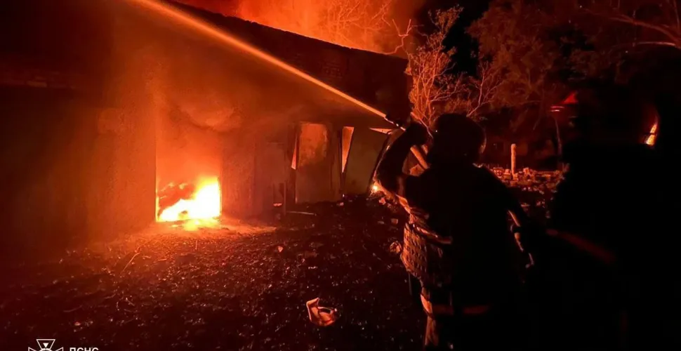 Дніпропетровщина: у нічній атаці росіян постраждала жінка