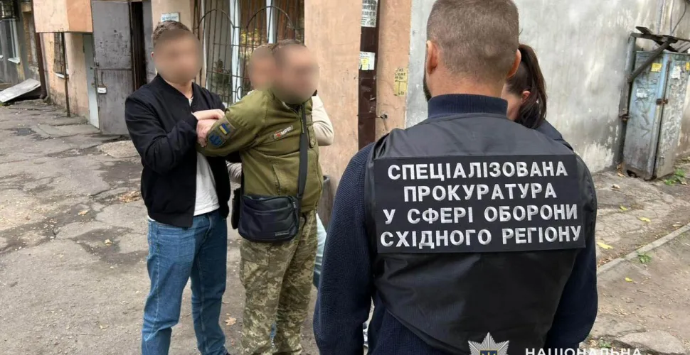 У Дніпрі військовослужбовця ТЦК та СП затримали за хабар