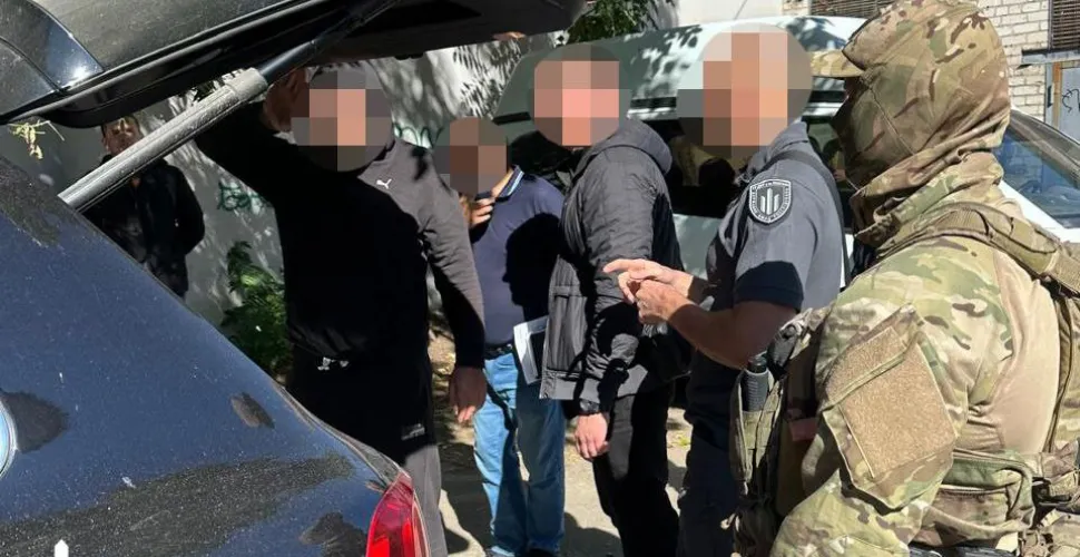 На Дніпропетровщині підкупом намагалися «відмазати» військового від служби